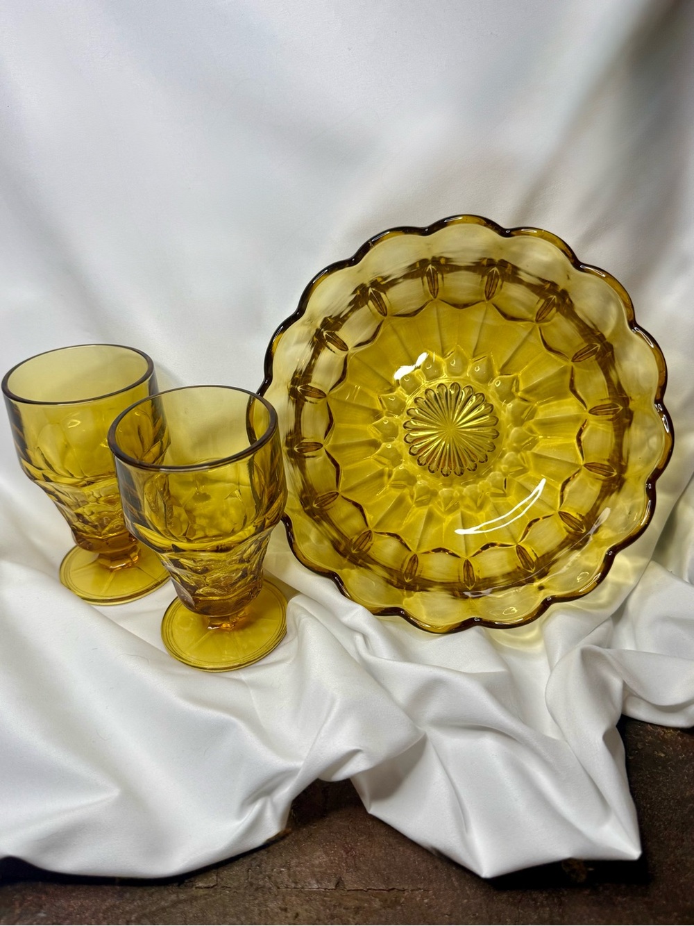 Anchor Hocking Fairfield Amber - Serving bowl and (2) tumblers